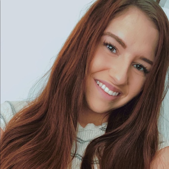 Meet your Posher, Katelyn - Picture 2 of 4